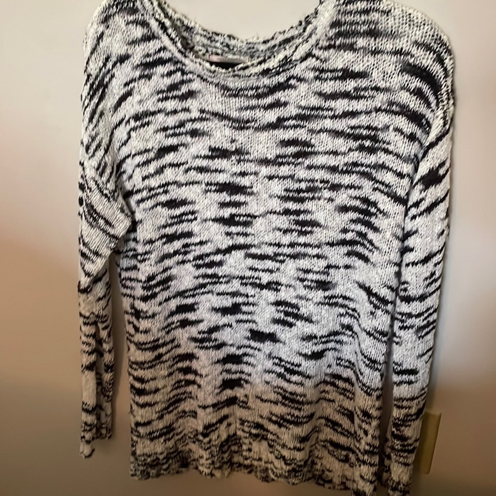 BLACK GRAY STRIPE SWEATER